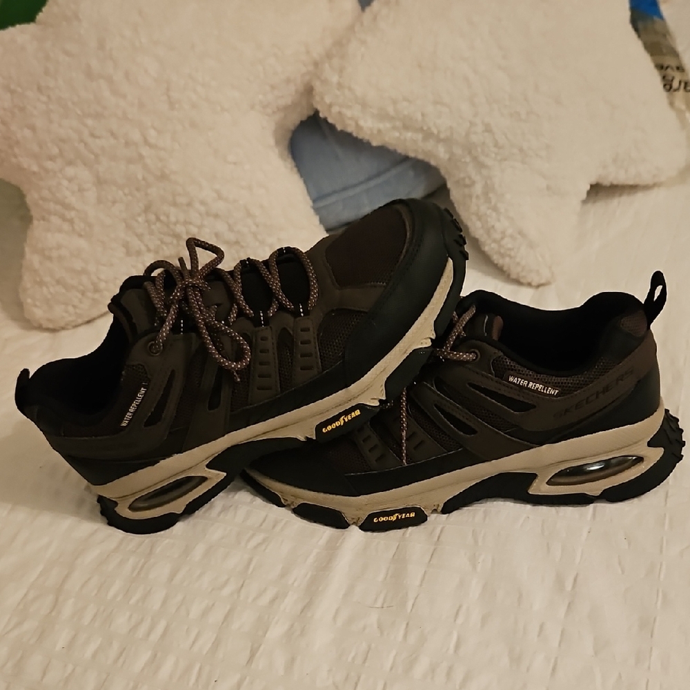 Skechers MENS Air-Cooled Memory Foam Water Repellent Shoes.